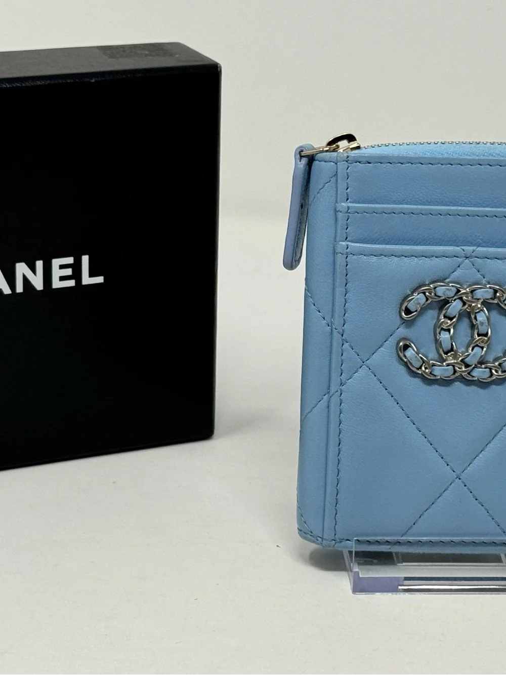 💎💯Authentic CHANEL 19 Lambskin Quilted Vertical Zip Card Holder Wallet Light Blu